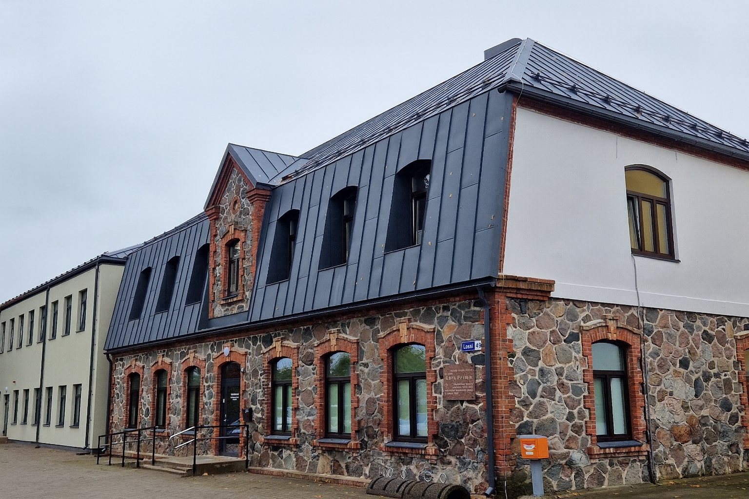 Põltsamaa Lossi tn 49 teenushoone energiatõhususe parandamise projekteerimis-ehitustööd